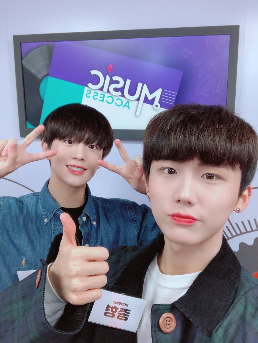 musicaccess0304's tweet photo. [IDOL CLASS]
귀요미즈 #문익 #종형 
MA 도착완료~😘
-
#musicaccess #arirangradio
#뮤직엑세스 #아리랑라디오
#DONGKIZ #동키즈 #문익 #종형 https://t.co/VB6k8eXMrg