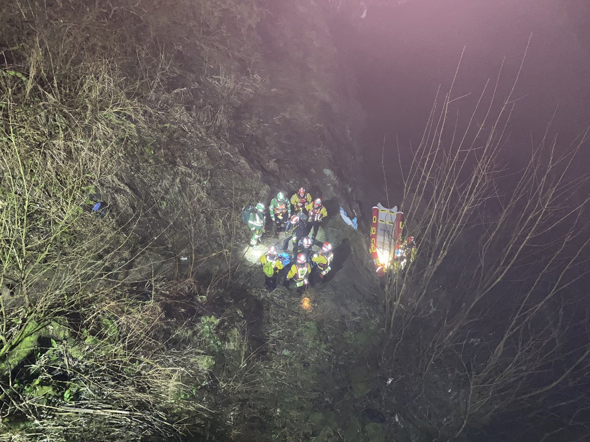Massive thanks to crews from Farnworth, Eccles, <a href="/TRU_Manchester/">TRU Manchester</a> and the <a href="/air_unit/">Teboho unit air</a> along with <a href="/gmpolice/">Greater Manchester Police</a> and <a href="/NWAmb_HART/">NWAS HART</a> who worked for 4 hours to retrieve 3 casualties from a 60m embankment in water, all suffering serious injuries. #FDS