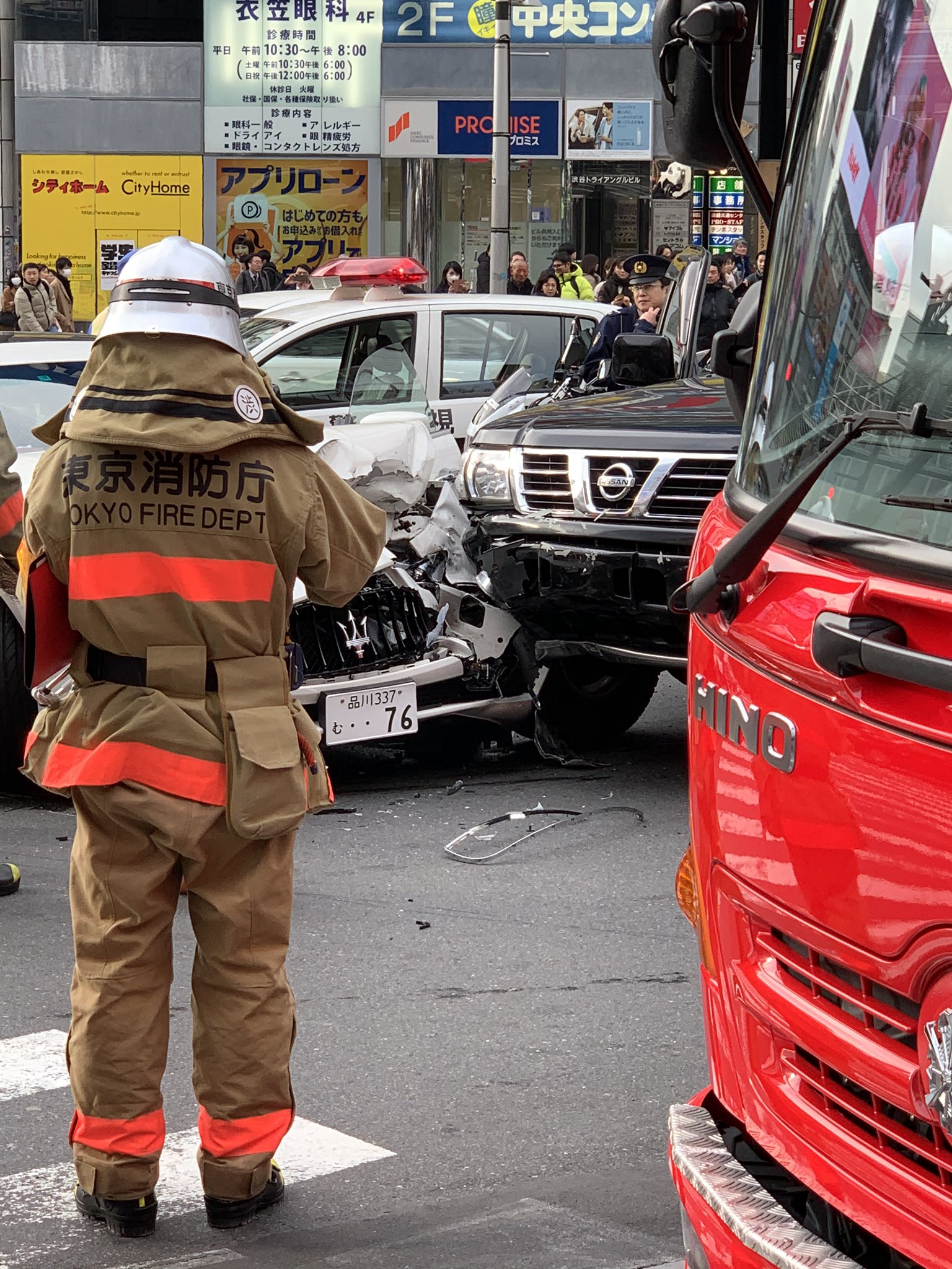 渋谷の宮益坂交差点で交通事故 マセラティ大破で騒然 明治通り大渋滞 ニュース速報japan