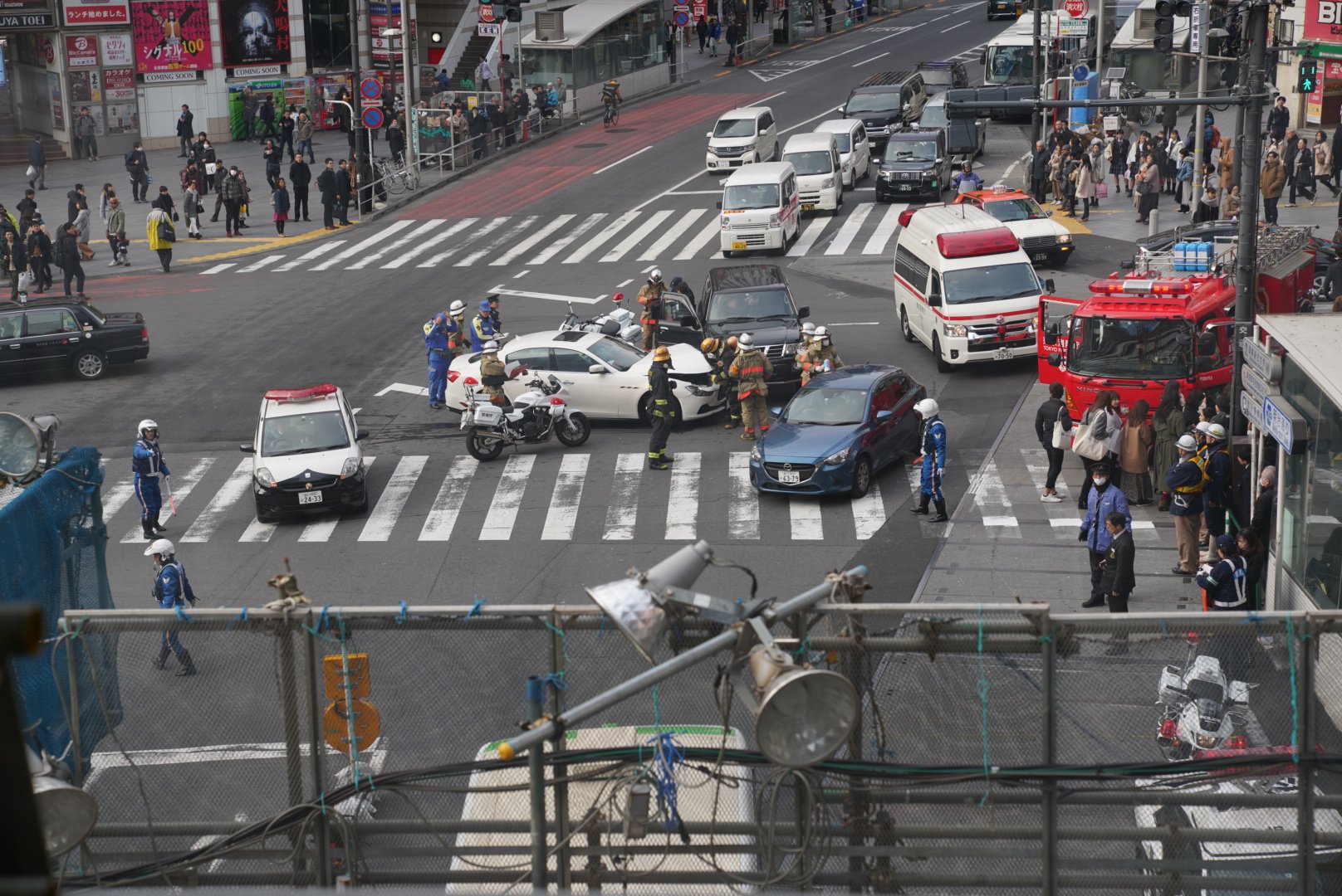 画像 渋谷宮益坂下交差点にて事故明治通り渋滞中 渋谷 宮益坂下交差点 交通事故 T Co Rxgr25xuci まとめダネ