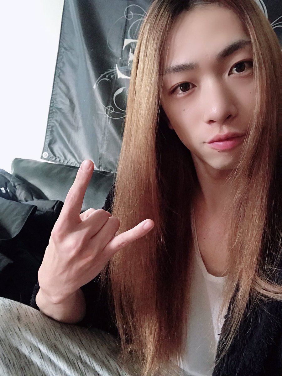 Gyze Sur Twitter さっき小学生にあの人男なのに髪長い と言われた いや人と違っていい 人と違う人が社会で活躍する日がすぐそこだ ぺこぱ的 明日から長髪赤髪 金髪 般若とツアーガンバルゾー Ryoji