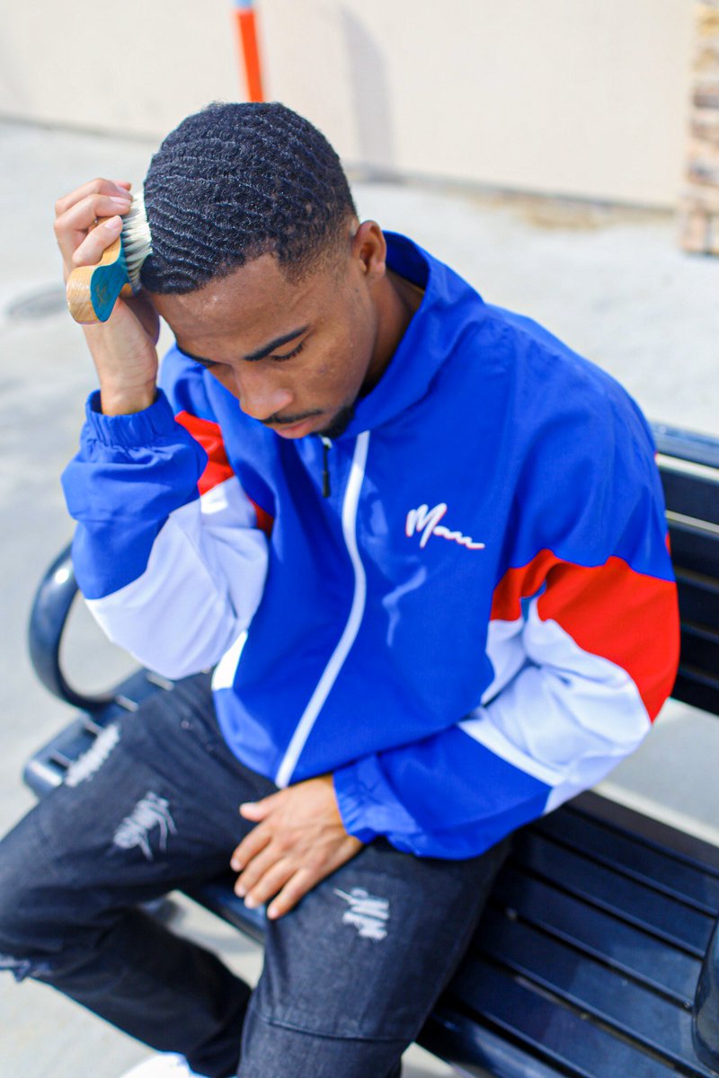 DonteMacc's tweet photo. RT if you want a 90’s Windbreaker, drop your size in the comments 🔥 ( must be following ) https://t.co/oKBXaBChp8