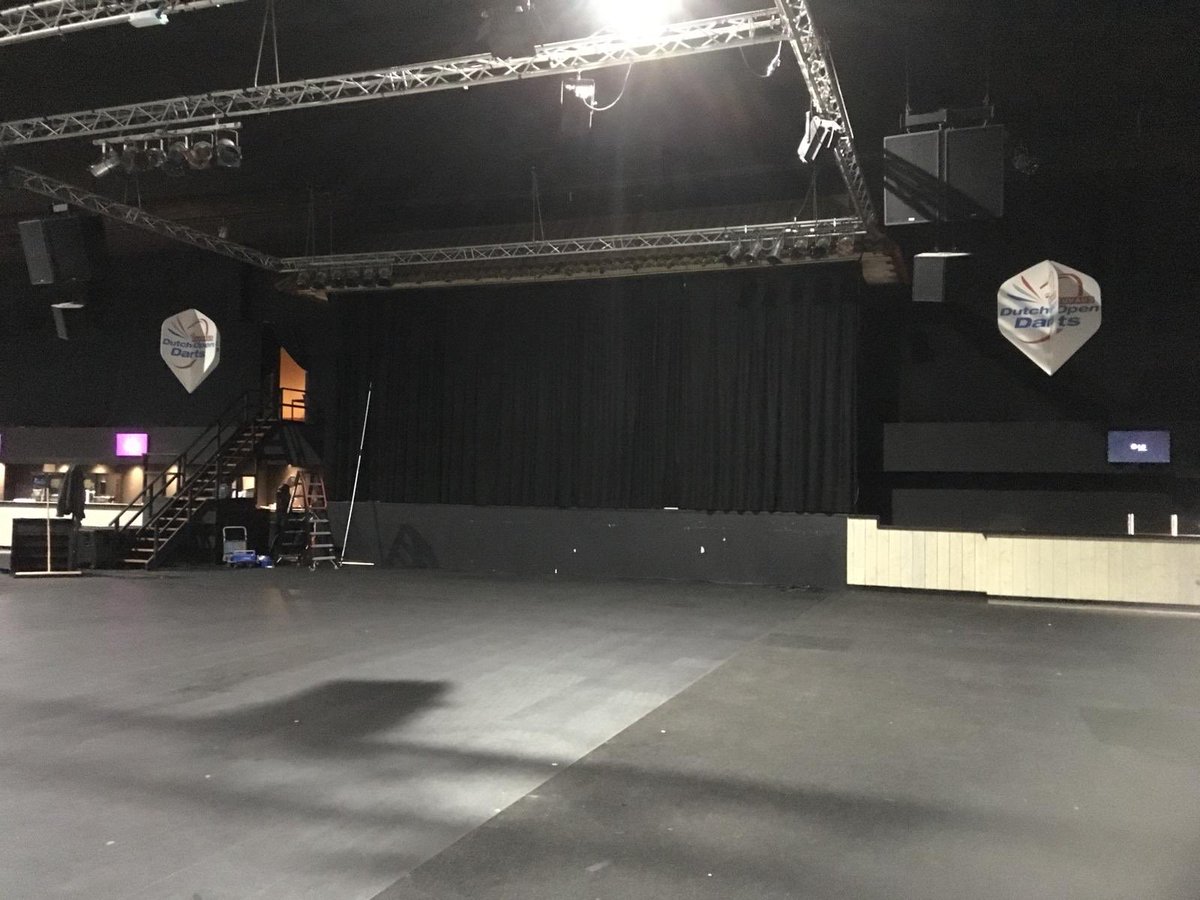 DOdarts's tweet image. Opbouw @DOdarts in @DeBonteWever is begonnen. Wij kijken er naar uit alle darters eind volgende week weer te mogen begroeten! 🎯🍻