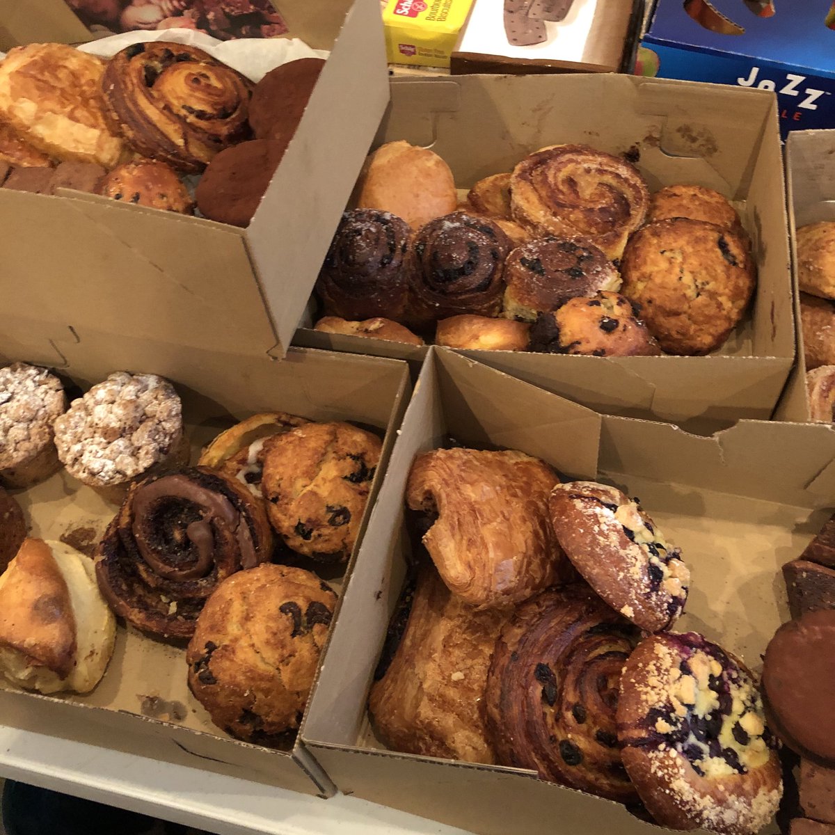 HelenaClayton's tweet photo. At an event today and super impressed by the catering which is via ⁦@DayOldEats⁩. If you have an event coming up, please take a look at these amazing folks. #food #waste #recycle https://t.co/rY8dKLgFde