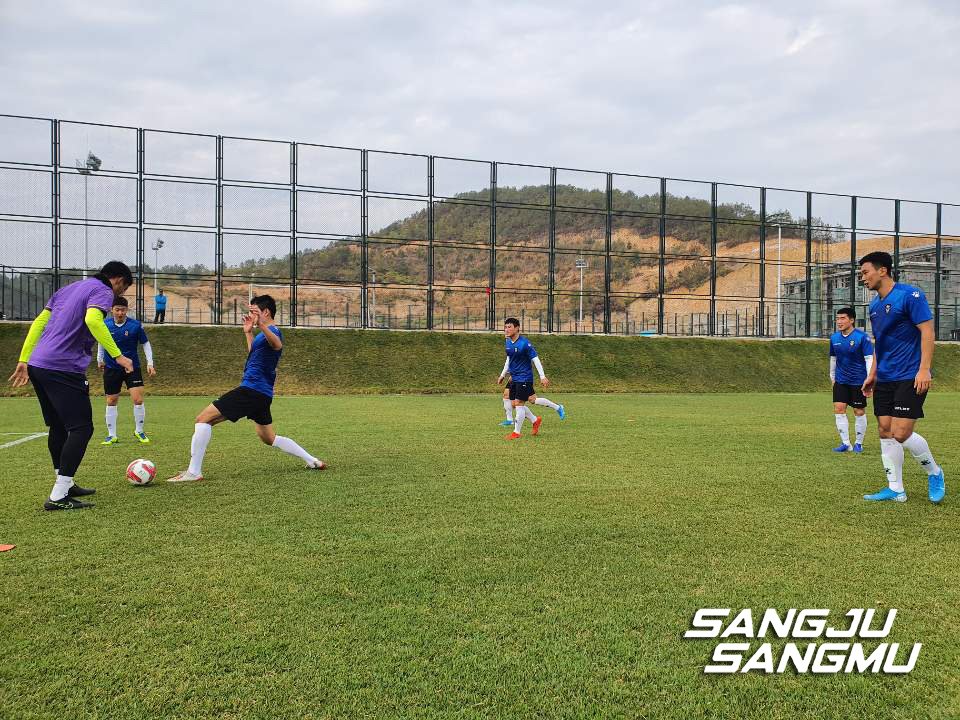 <#동계전지훈련>

메이저우에서 건너온 사진💌
우리 선수단 훈련복 흠뻑 젖을 만큼 열심히 훈련 중이지 말입니다🥵💦

#상주상무 #Together상주상무 #K리그
#2차전지훈련 #메이저우