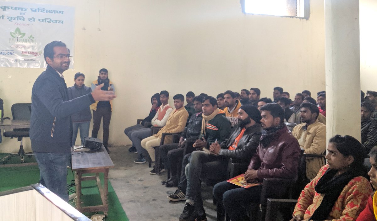 GaonConnection's tweet photo. सामुदायिक पत्रकारिता को बढ़ावा दे���े के लिए @GaonConnection की तरफ से बरेली में युवा किसानों को #community #journalism की ट्रेनिंग दी गयी। ये युवा अब अपने गाँव व समुदाय की आवाज़ बनेंगे #SwayamProject #communityjournalist @Manish81Mishra @divendrasingh https://t.co/ymBuP2KdZY