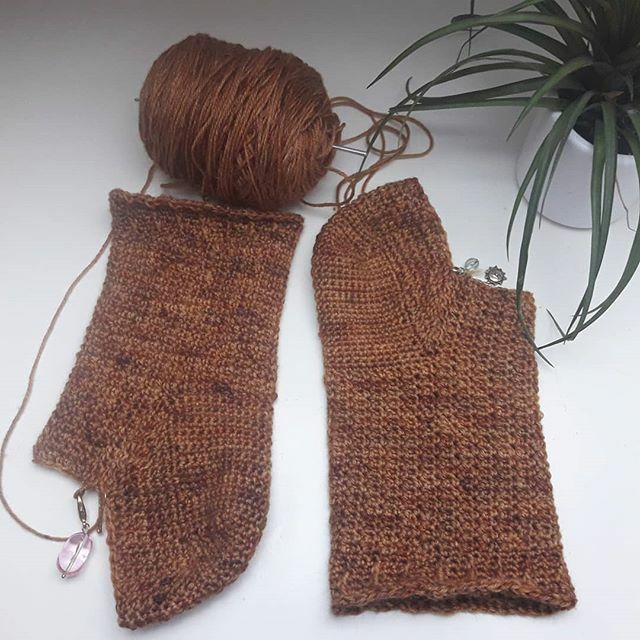 craftyescapism's tweet photo. My #weeklywip My gorgeous crochet socks are progressing well. Gussets done & onto the feet. Love working with this merino bamboo blend & they feel good and fit well when I try them on too. Pattern is Birgitte Socks by @vickibrowndesigns Yarn is @mrb_yarn… https://t.co/VzmPie6c0f https://t.co/V5CPRYYaxf