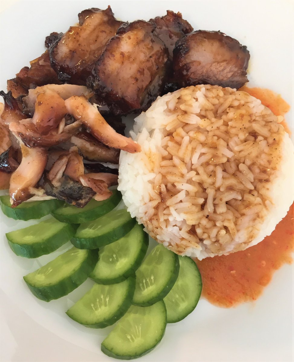 dddcharsiu's tweet photo. It's Lunch time at DDD!

Add Xtra pork or chicken to make your lunch Xtra special! https://t.co/WlIlnMkJ2D