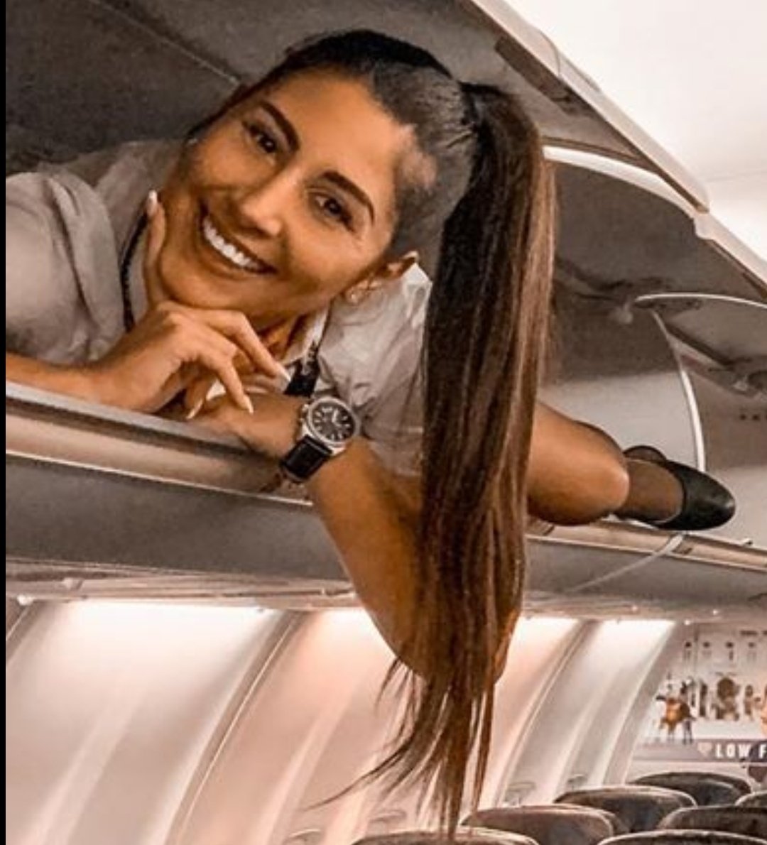 HotAirHostesses's tweet photo. An angel
📸 @angela.venneri

#CabinCrew #Uniform #Tights #Legs #Heels #HighHeels #Pantyhose #Stocking #Nylon #Feet #feetpictures #flightattendant #Sexy #Skirt #Smile #RT #Girls  #Azafata #CabinCrewLife #Sheer #Follow #Fashion #Instagram #model #lingerie #Gallery #Buzz #Brunette https://t.co/qx3CDm02Kn