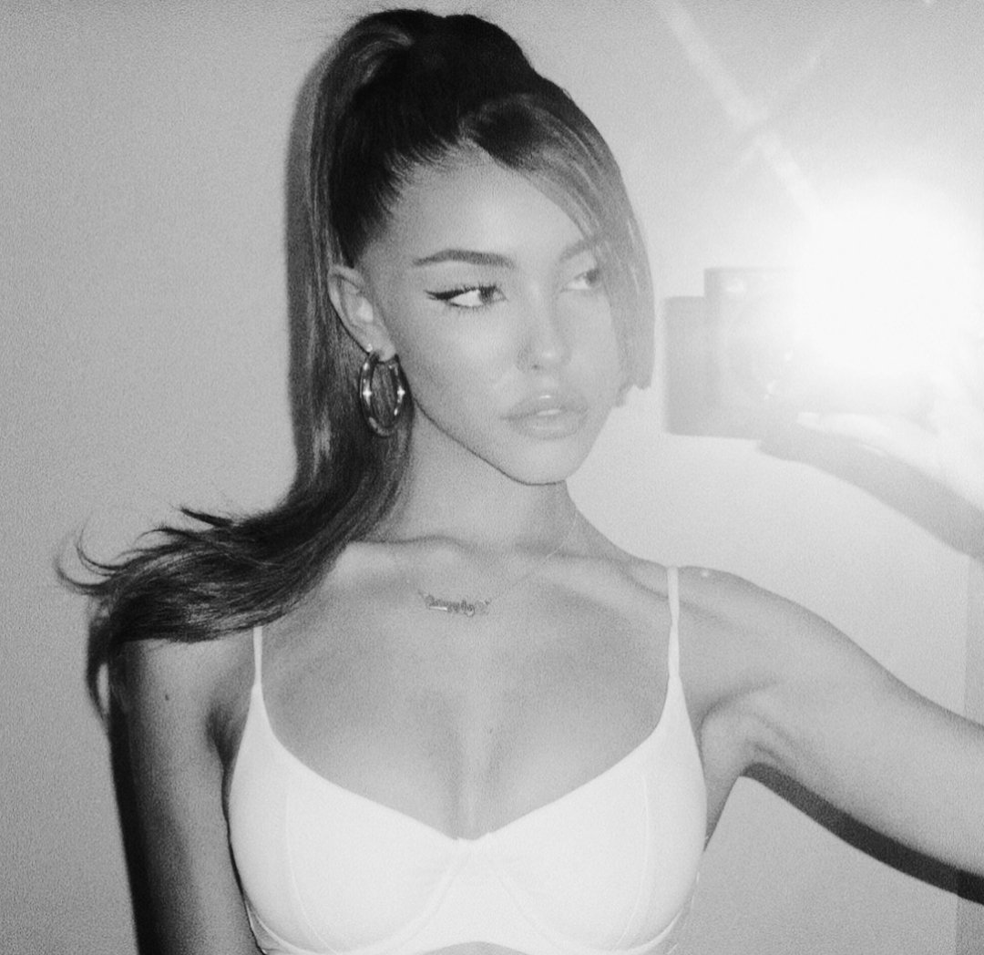 ExquisiteEyeful's tweet photo. I am back I am not going to let some jealous losers run me off. I have the man of my dreams @ParodyHarry and as long as I have him that's all that matters. I know he loves me and we are going to live a very long happy life together. Nothing and no one will ever come between us. https://t.co/ybJF0MYwXb