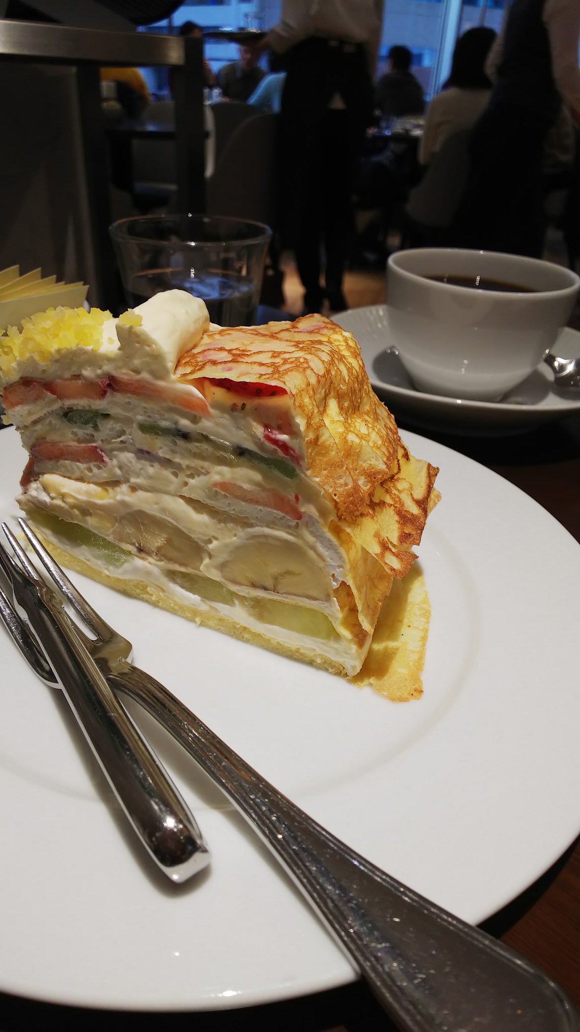 ちび Al Twitter 上野松坂屋 パルコヤのharbs ハーブス さんです 歩き疲れたので甘いもので休憩です 平日の午後なのに混んでいます ミルクレープ ストロベリーチョコレート ホットコーヒー ケーキが大きいです 食べた感たっぷりです 美味しかったです ちび