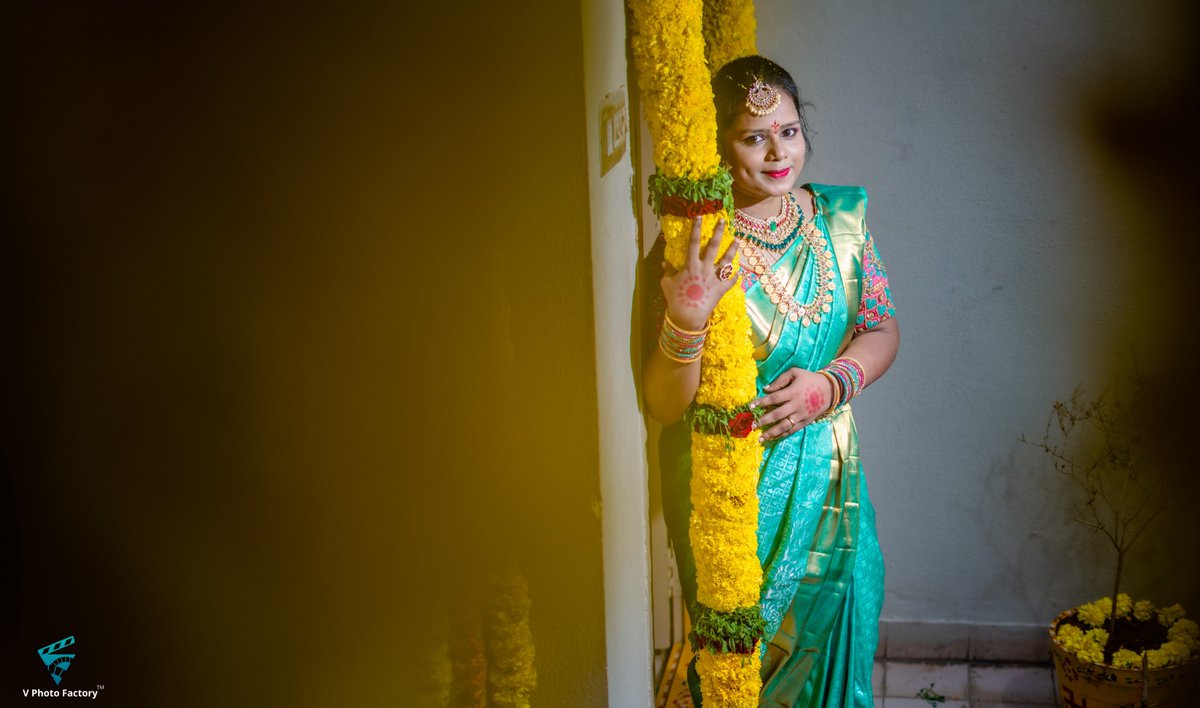 VijPhotoFactory's tweet photo. The shyness began to reign!

#WeddingPhotographer #Bride #Photography #VPhoto Factory #VPF https://t.co/LrI2aUx5qY
