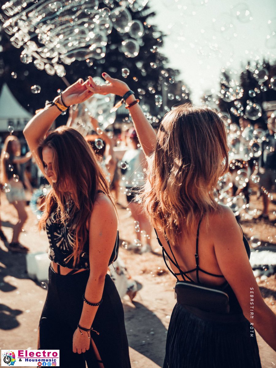 DJElectroHouseL's tweet photo. Vamos a divertirnos en, Ikarus Festival 2020❤♫🔊🕺😍🙌👌✌🔥#keeponflying #ikarusfestival #ikarus
#electro  #tomorrowland #rave #edmlove #edm #ibiza #party #edclv2020 #EDMlife #Ultra2020 #ElectroHouse #housemusic #plur #mainstage #trance #techno #ravebooty #ravebabe #edmgirls https://t.co/F9KIo1hhtd