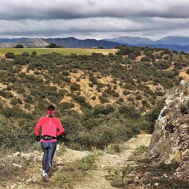 Lots of sticky clay in the campo (countryside) today. A fabulous 6km with Andrew. Getting the routine going nicely and niggly injury seems to be pretty much sorted, yay! So important to get out! Just half an hour makes all the difference! 
#play #run4mh #run #lovetorun #spai…