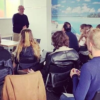 YAFTAUK's tweet image. #WorkshopWednesday Have you booked your place on our #interactive #DirectingWorkshop with Ian Bevitt in #March? Ian is a #director of #Emmerdale, #Hollyoaks and #CoronationStreet! yafta.co.uk/ian-bevitt-dir…
