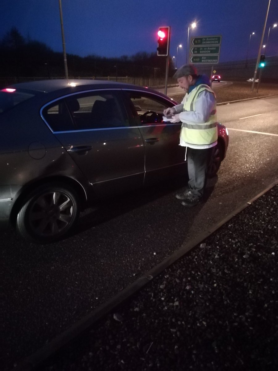 BarryOBrienCork's tweet photo. Early start at the traffic lights for the @jerrybuttimer campaign team #VoteButtimer1 #GE2020 https://t.co/y3aIhJMukU
