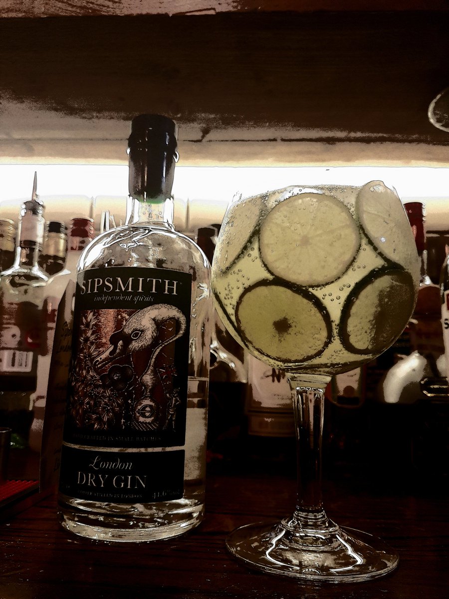 twochairmen's tweet photo. @sipsmith @twochairmen  @stjameslondon #pubinwestminster #nodryJanuary https://t.co/eY7hyyYUHJ