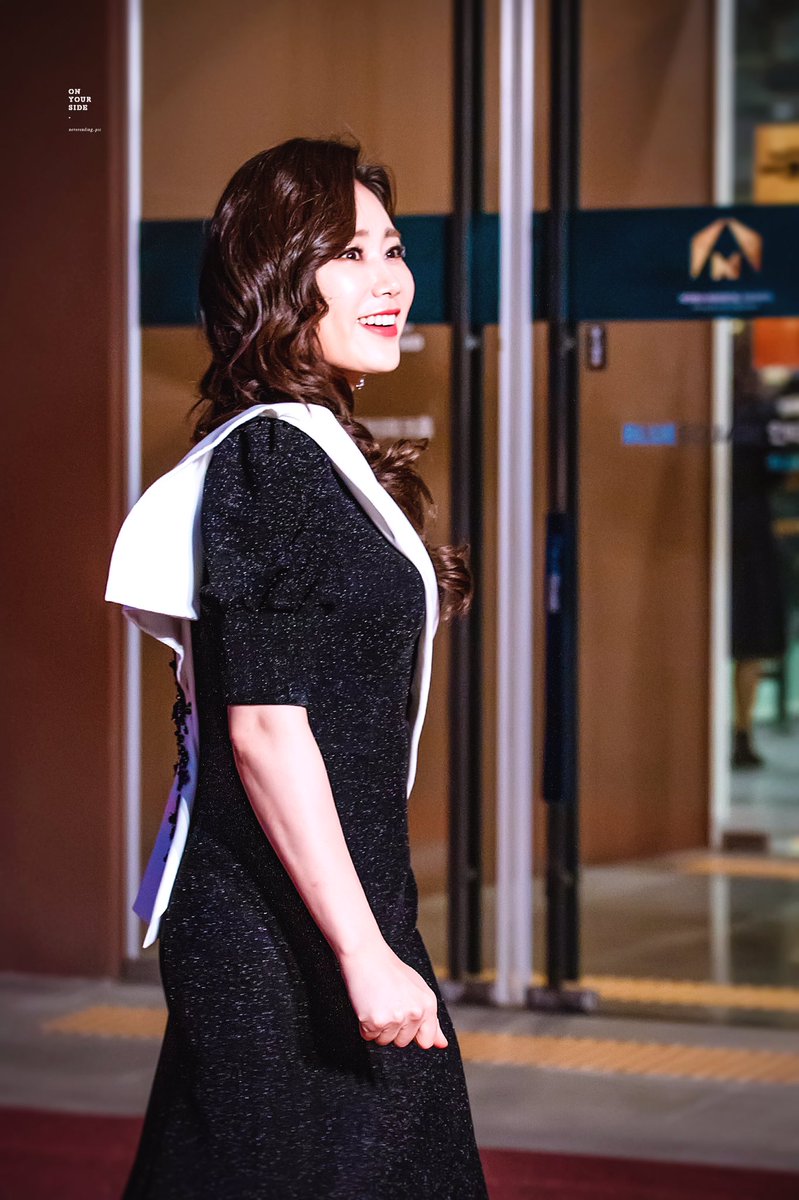 ONYOURSIDE_PIC's tweet photo. 200120
#한국뮤지컬어워즈
#신영숙 배우님 레드카펫 https://t.co/SqMW3fHyfy