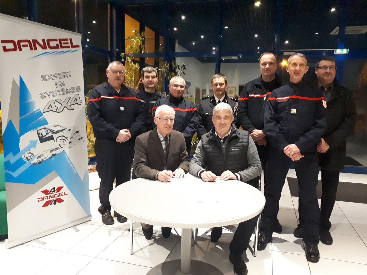 sdis68's tweet photo. [Label "Employeur partenaire des sapeurs-pompiers du Haut-Rhin"] 
L'entreprise Automobiles Dangel a signé le 20/01 une convention de partenariat tripartite entre la mairie de #Sentheim et le SDIS 68.
#Disponibilité opérationnelle - #solidarité 
👏🙏☺️ https://t.co/DX4li3tsoh