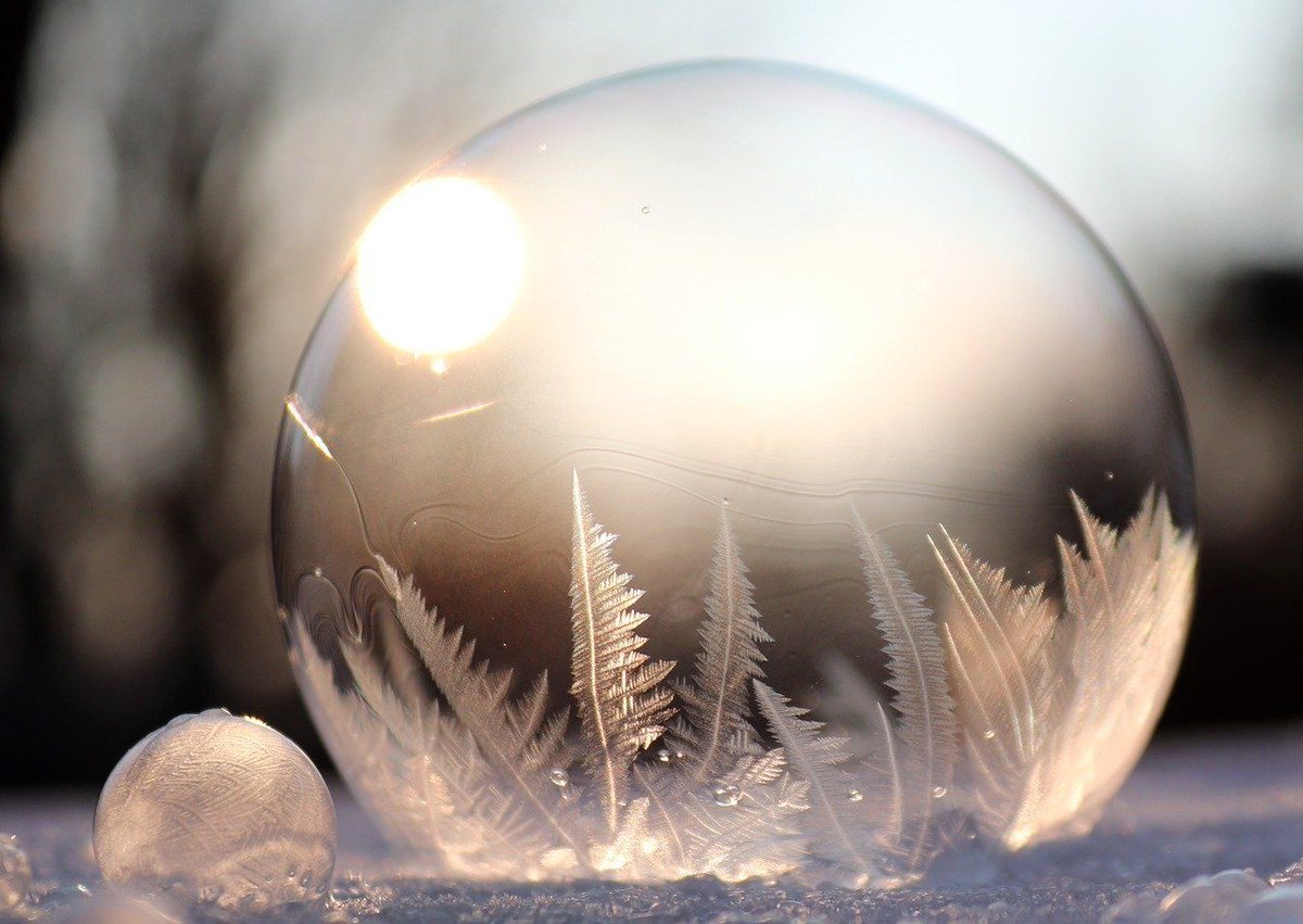 eyecarefaq's tweet photo. 𝙒𝙞𝙡𝙡 𝙘𝙤𝙣𝙩𝙖𝙘𝙩 𝙡𝙚𝙣𝙨𝙚𝙨 𝙛𝙧𝙚𝙚𝙯𝙚?

Even if it seems cold outside, your contact lenses won’t freeze on your eyes. Your tears and body heat will keep them warmer than the surrounding air. https://t.co/ArxCY1OWUl
