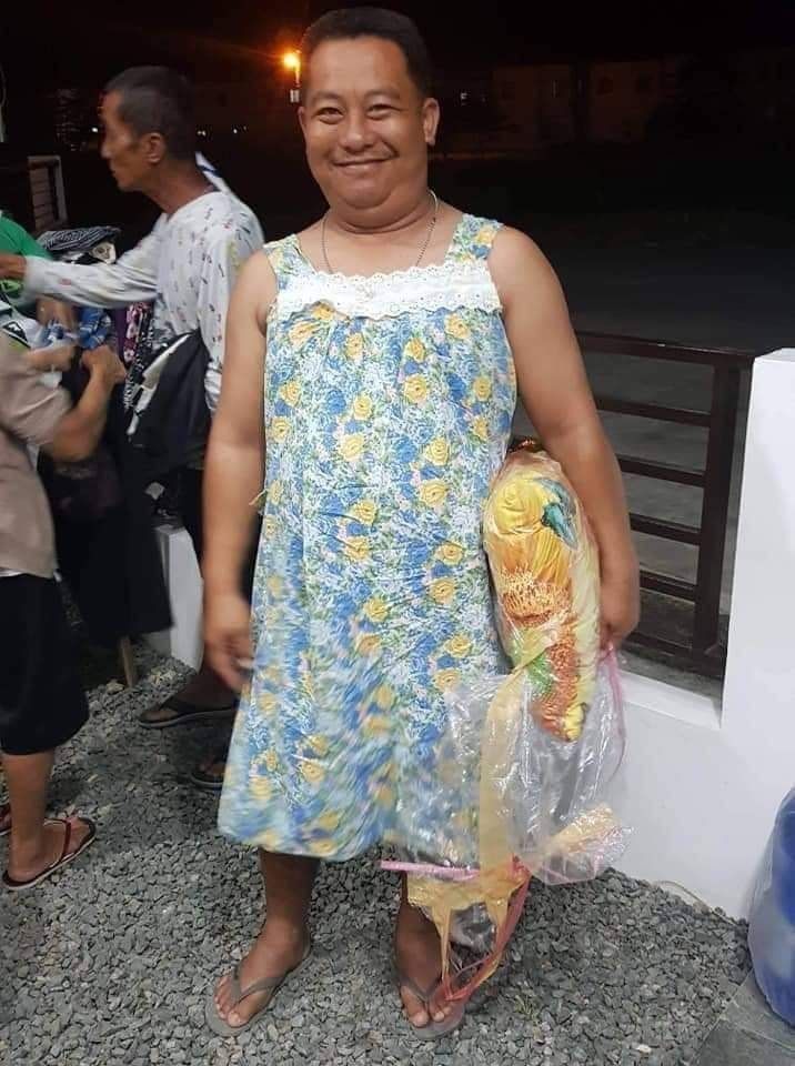 9GAG's tweet photo. When the donated clothes aren't suitable but you still look fabulous in them

📸 nestymow | FB https://t.co/vyyChyVtaL