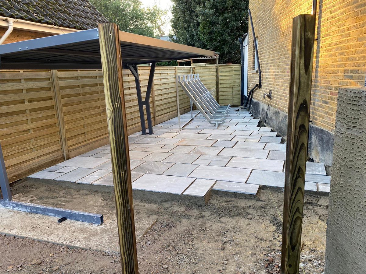 Paving in Hampton, London this week 👌