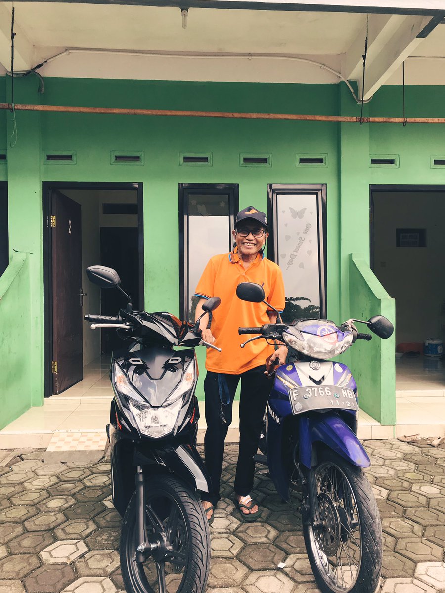 Alhamdulilah motor sudah mendarat dikontrakan dengan selamat, untuk progress pembangunan rumah Bapak Sri insyaAllah dikerjakan minggu ini juga ☺️🙏🏻  nanti aku akan membuat thread mengenai sosok pak sri sesungguhnya ! Kita akan terinspirasi dengan kisahnya😊