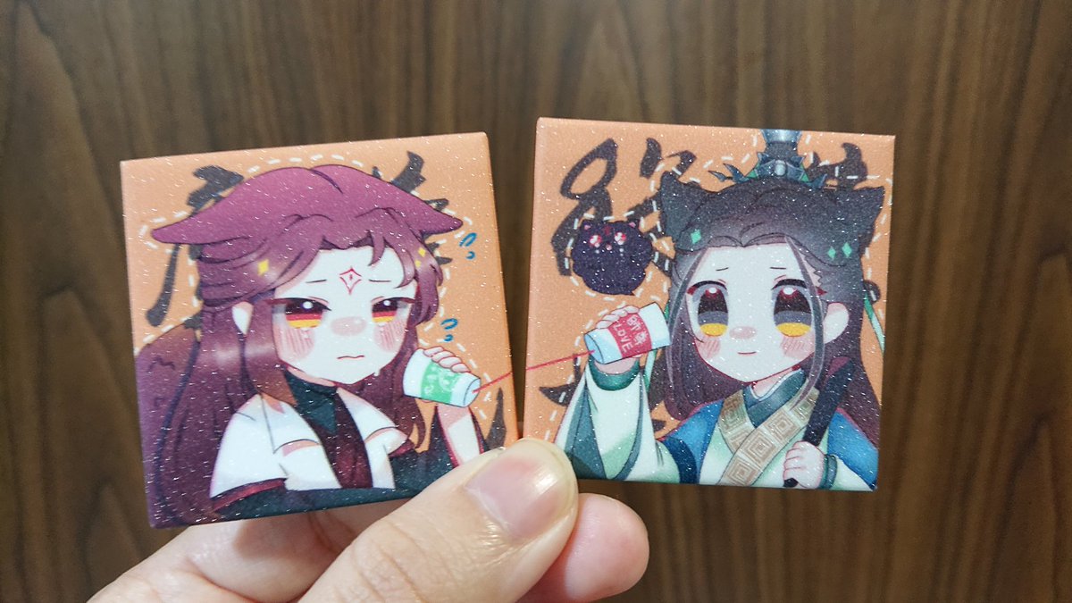 you68686's tweet photo. 可可愛愛…😇
這次胸章的成品超喜歡！！
稍微對一下線對的起來🤗
#人渣反派自救系统  #冰秋 https://t.co/XTi00Ntutq