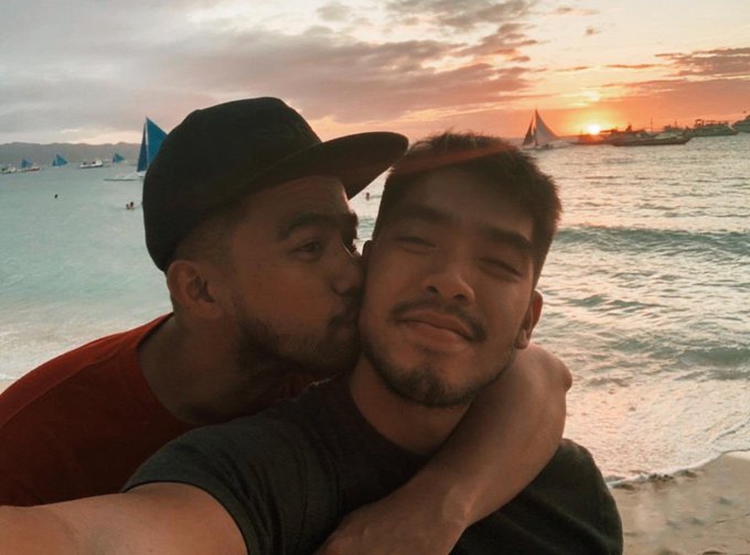 23 days to go to find an idea for our valentine&rsquo;s date. Send us your unique ideas, @medelmarr and I will<a href="/tag/spreadthelove"class="tags"><span>#spreadthelove</span></a>