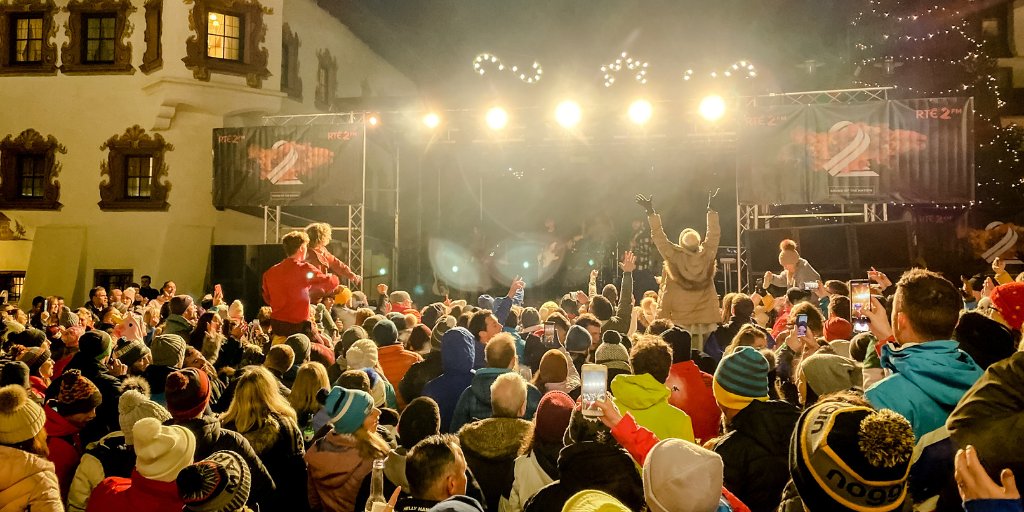 𝗧𝗵𝗲 𝘀𝗵𝗼𝘄 𝘄𝗶𝗹𝗹 𝗴𝗼 𝗼𝗻 🎸🎉
Nach der erfolgreichen Premiere von "Söll Ski and Rock" geht es vom 9. bis 16. Januar 2021 in die nächste Runde.
➜ wilder-kaiser.eyepinnews.com/N87XO2iZc0