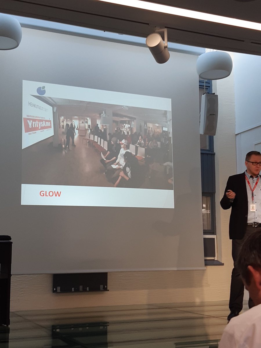 Little_Moo21's tweet photo. Once a month students get to present what they are doing, are learning and what they have achieved, this is called GLOW. What a fantastic idea to let students shine. @WestLoCollege @JuliaS2907 @Rebecca75201107 @EUErasmusPlus @KAO_twiittaa #westlothiancollege #QMS4VET https://t.co/bGR6wHO17y