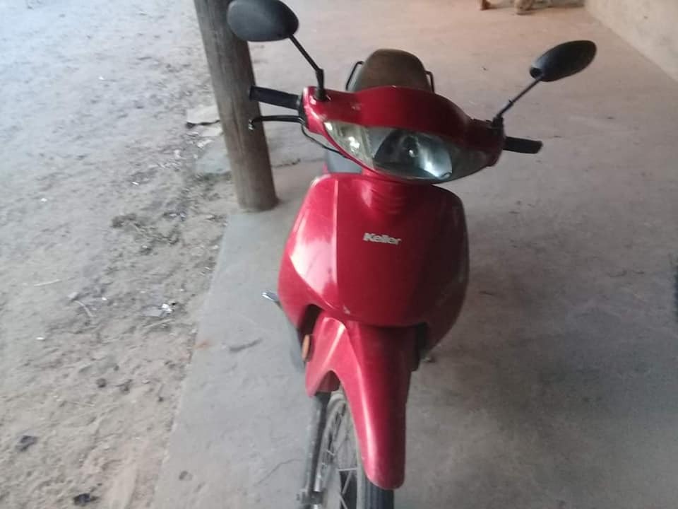 TerminalLaPlata's tweet photo. ⚠️🙏 LLAMADO A LA SOLIDARIDAD: Le robaron esta moto a un hombre de la puerta del Hospital de Niños de La Plata cuando llevó a su hija, que quedó en terapia intensiva. Es su único medio de transporte.
La patente es A027AIQ

Por favor compartir. Si viste o sabes algo envíanos MP. https://t.co/1ao60LmWZw
