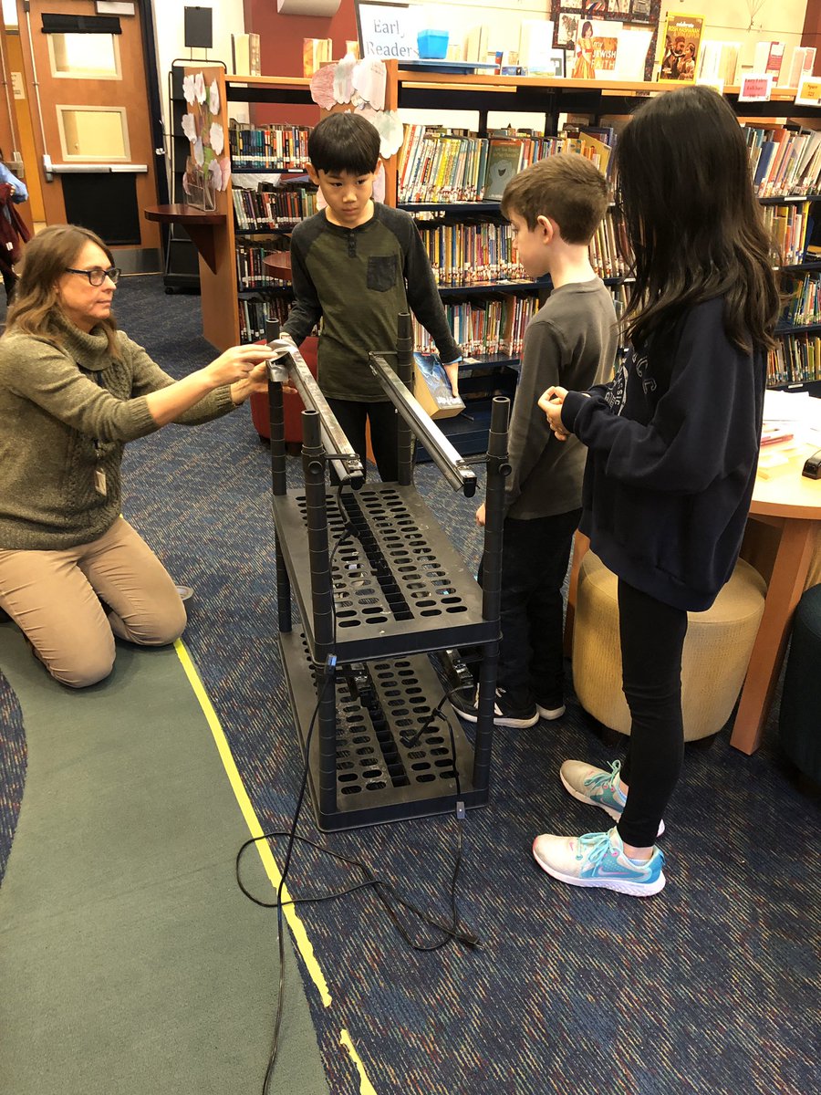 5Rlivelovelearn's tweet photo. So proud of all the 5th graders making a difference with their Eco Projects. Below you’ll see our groups planting seeds, creating dog toys for shelter dogs, and handing out prizes to our RE cleanup winners! Thank you for helping @LMCRoosevelt !#rooseveltpride https://t.co/NmGk93LMGE
