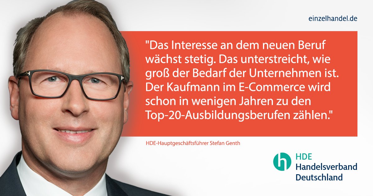 handelsverband's tweet photo. Verträge für knapp 1.600 Kaufleute im E-Commerce - Erster 4.0-Ausbildungsberuf boomt https://t.co/289qMrqJRB #Handel40 #NerdsWanted https://t.co/IlmBUth4FP