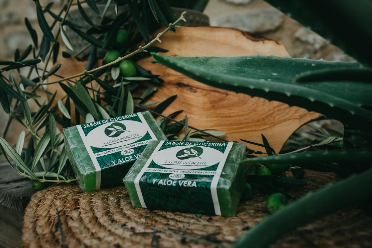 🌿🌿 Todas las propiedades del #ALOEVERA y el #Aceitedeoliva en nuestro #Jabón 100% natural con #glicerina

👉 Disponible en nuestra tienda ONLINE: casadelaceite.com/cosmetica-con-… 
.
.
#COSMETICAOLIVO #COSMETICANATURAL #aove #evoo #aceitedeoliva