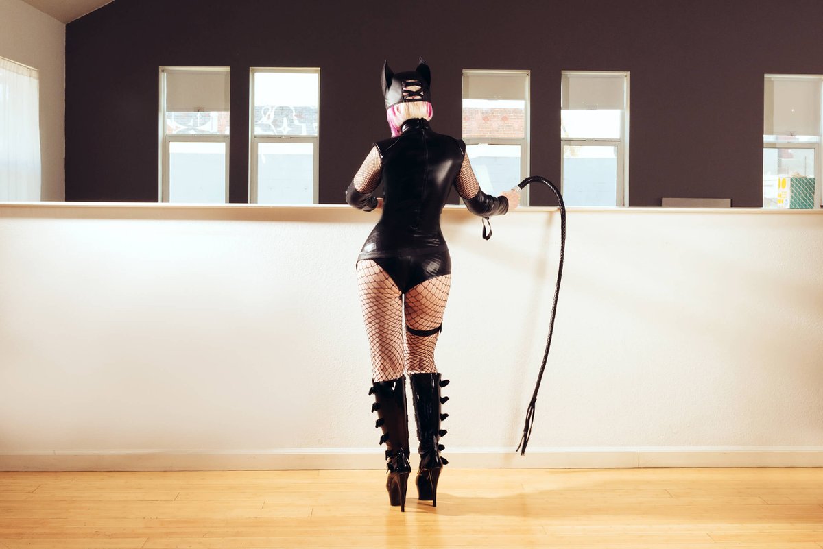 lisajoh03027107's tweet photo. Just to remind all the submissives of all kinds out there what a wonderful life it is being a submissive of mine! #oknspanking #ballbusting #strictgoverness #schoolmistress #ballbusting #meanauntie #strictmommy
#findomgoddess #paypigslavewanted #bootlicking #corporalpunishment https://t.co/dbjUY0uctw