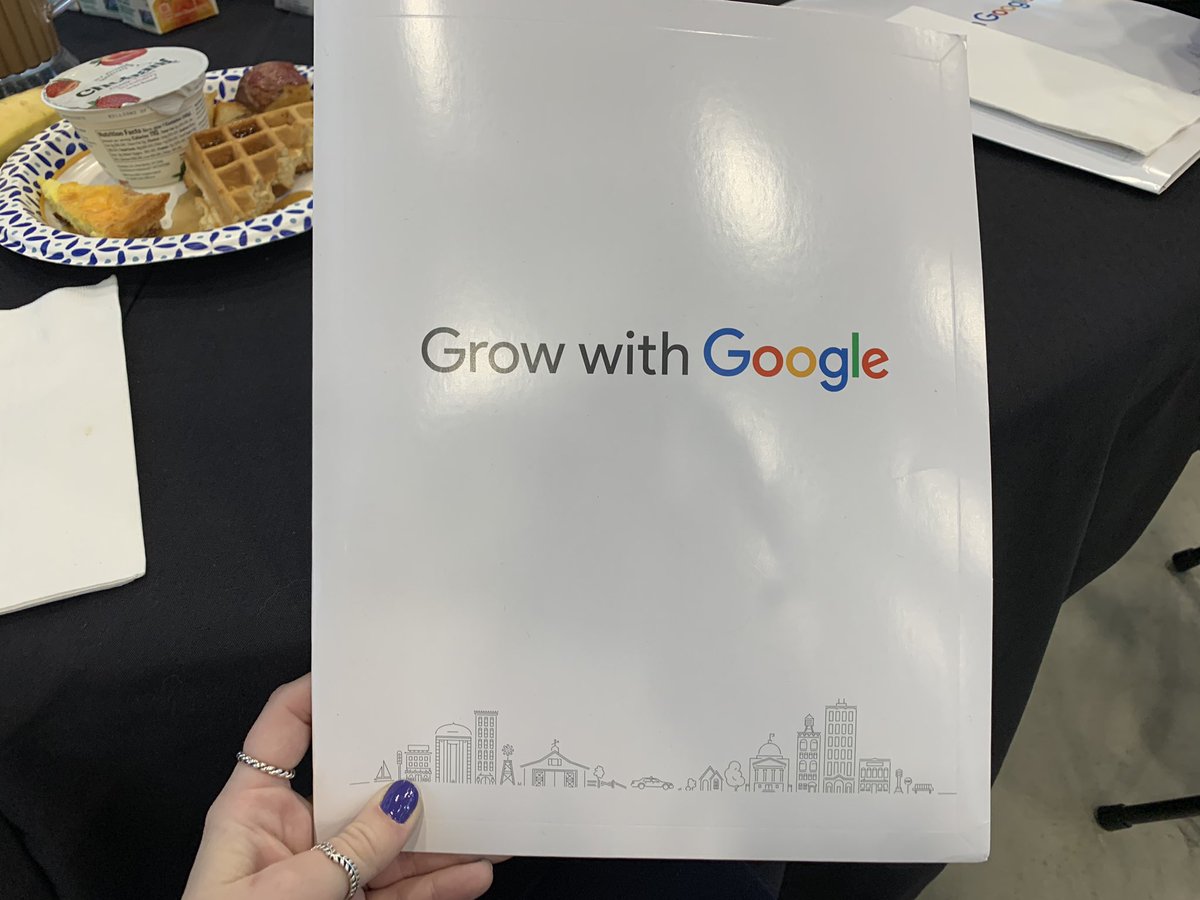 SocialTMktgPR's tweet photo. Ready to #growwithgoogle! Excited to hear what @RandiPenfil has to share🤩 https://t.co/ga5yaKzilU