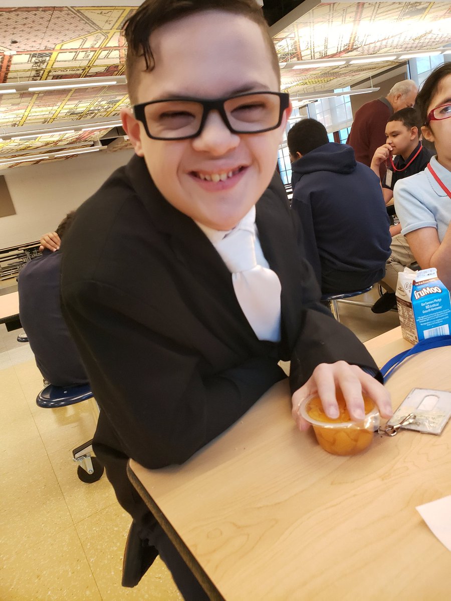 GriceliSantiago's tweet photo. Always best dressed!!! #RMSProud #sdolancaster #LifeSkillsClass @bupp63 @LadyDeeGolden @RMSSdol https://t.co/sZ5sqgtIhr