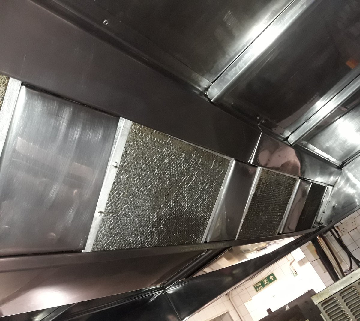 DeepClean_News's tweet photo. Wow what a difference our cleans can make to your kitchen. Pictures below are from a recent first clean. Why not call us to quote for your kitchen deep clean on 01527559880 or visit https://t.co/ihWogi2stt
#Deepclean #CommercialKitchen #KitchenHygiene https://t.co/esyfUgqxip