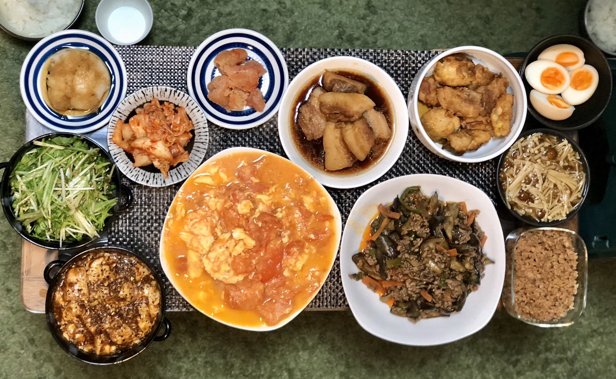 マサキ 白いご飯にあうおかずを皆で持ち寄る 白米パーティ やったんだけどめっちゃ楽しくて良かった 角煮や鶏そぼろ などの王道を始めとして エノキの餡掛けや卵とトマトの中華炒めもご飯に合う どれも美味しくて1人1合は食べたし 好きな人達と