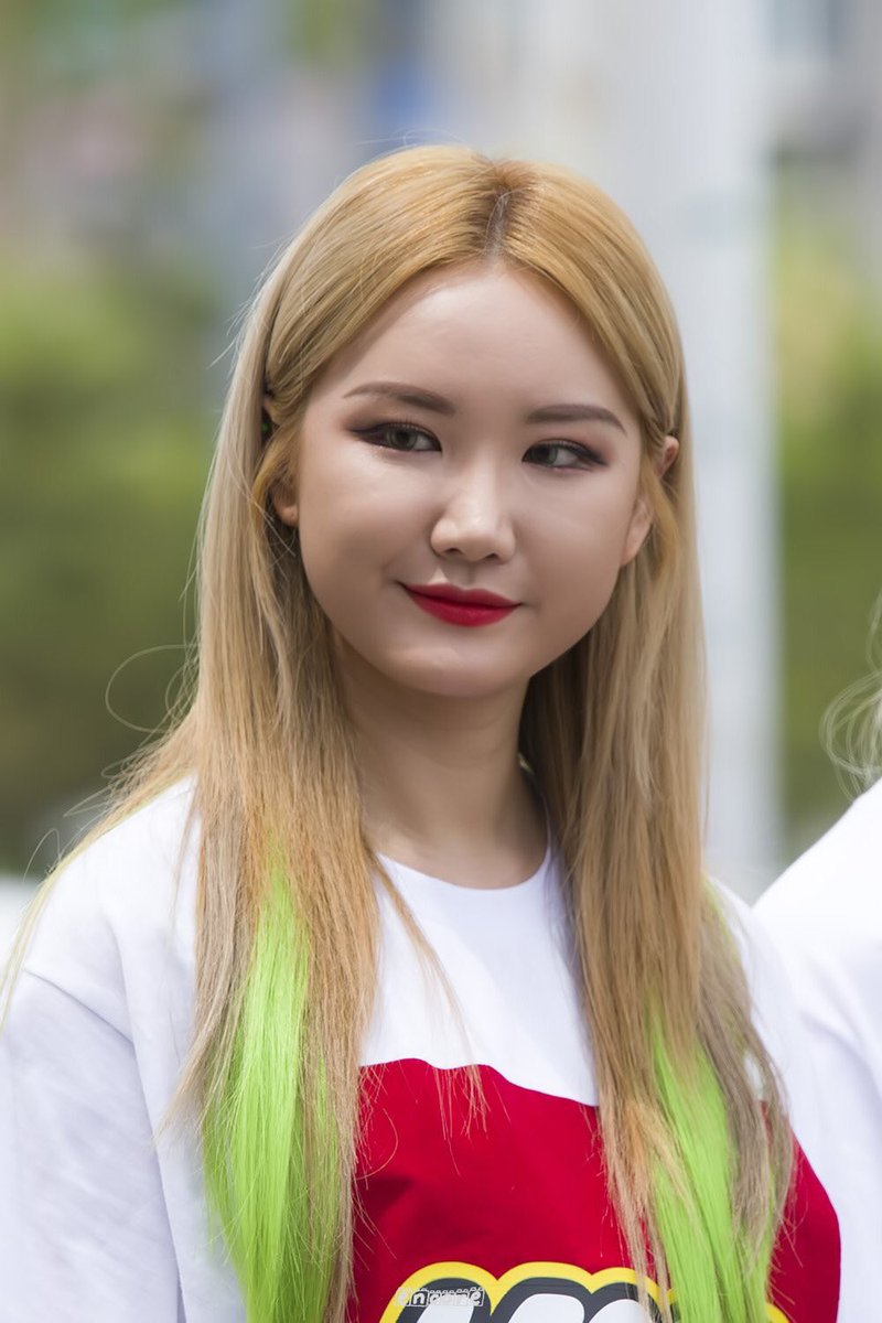 clairdesolji's tweet photo. ♡ Day 19 - Hyojin

bestest of the best girls, deserves nothing but love support and praise and i WILL be k wording anyone who is mean to her #ProtectEXID https://t.co/g1ixtQmMCP