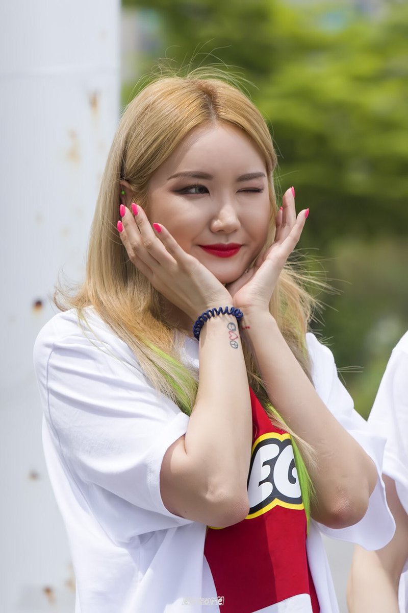 clairdesolji's tweet photo. ♡ Day 19 - Hyojin

bestest of the best girls, deserves nothing but love support and praise and i WILL be k wording anyone who is mean to her #ProtectEXID https://t.co/g1ixtQmMCP