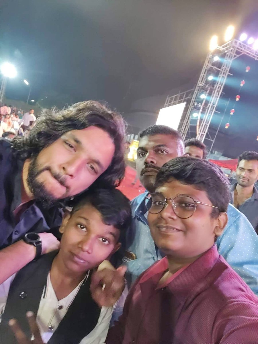 Gauthamfcmumbai's tweet photo. #Navarasailavarasan @Gautham_Karthik Anna with his fans at #MyanmarIndianMusicFestival #Rangoo #RangoonThamizhan #GauthamKarthik

@GauthamFanss @Gautham_OfflFC @vinothdaskood @GKFC_Madurai @gautham_fans @Internetgautham https://t.co/hRnZDnSjWT