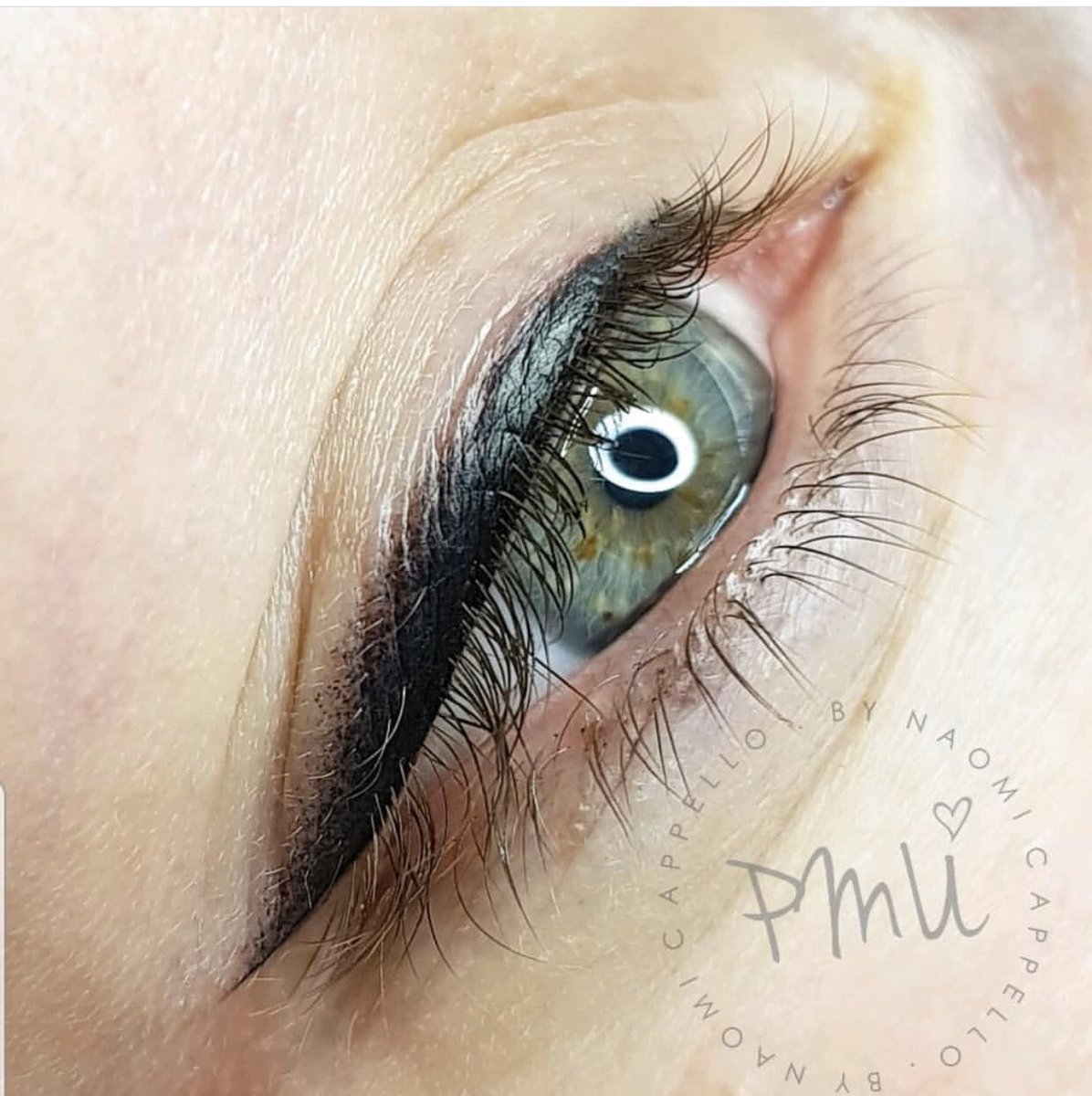 ambience_b's tweet photo. Winged eyeliner... 👁 🖤 

#semipermanetmakeup #greeneyes #eyeliner #salonexeter #nomoremakeup https://t.co/JxKdIYa0vv