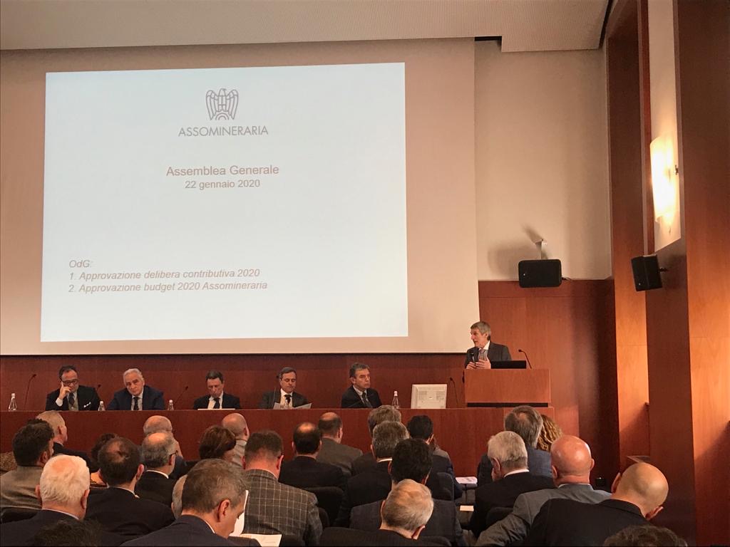 REMenergy's tweet photo. Live now from #Milan @EnzoTitone introducing #REMenergy at @_Assomineraria workshop.

Leading the industry into the transition patterns.

#TransizioneEnergetica  #Milano  #energytransition #energyindustry https://t.co/6X2a25ZlTo