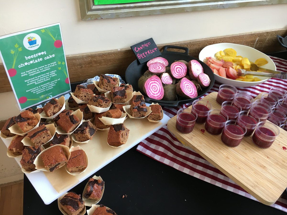 KHVIIIJunior's tweet photo. Our wonderful beetroot tasting table at Swallows this lunchtime. The chocolate and beetroot cake was definitely a winner! Well done to all those children who tried something new today. #beetroottasting #candiedbeetroot #beetrootcake #beetrootsmoothie https://t.co/IfOgNCo6g4