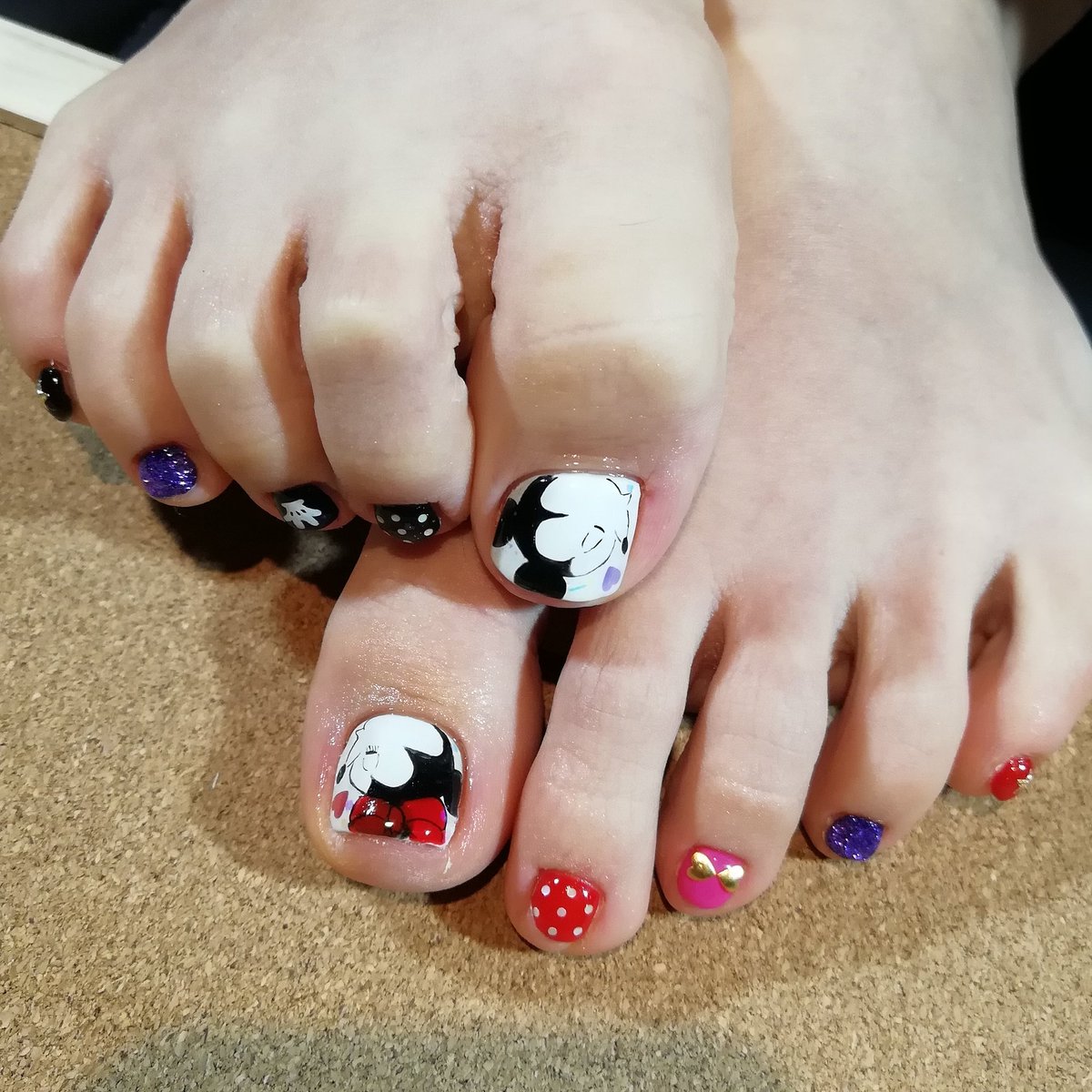 Hisae Nail お客様ネイル 向かい合うミッキーとミニー可愛い ありがとうございました お客様向きで描くのもっと練習しよ ネイル 痛ネイル キャラネイル ネイルアート 手描きイラスト 手描き アート 模写 ミッキー ミニー ディズニーネイル