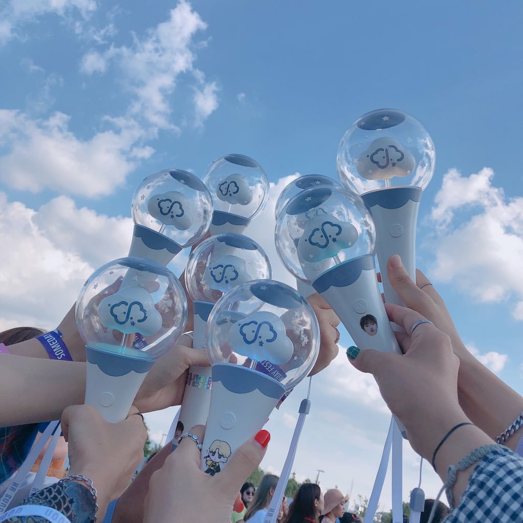sparkscloud's tweet photo. Because sooo many people just found out about how pretty our Ddallangi-bong (Ha Sungwoon light stick) is, lemme show you more photos of it💙☁ https://t.co/teo5CT9F0K