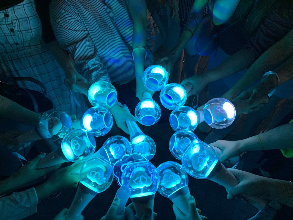 sparkscloud's tweet photo. Because sooo many people just found out about how pretty our Ddallangi-bong (Ha Sungwoon light stick) is, lemme show you more photos of it💙☁ https://t.co/teo5CT9F0K
