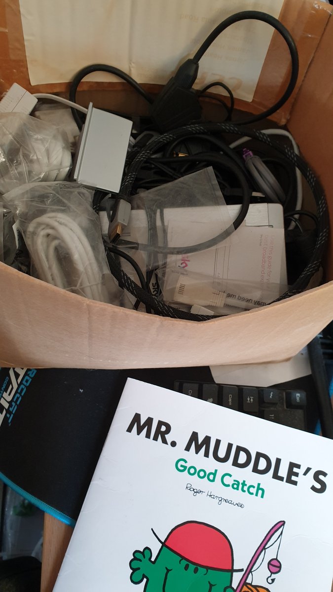 TyrusJames_'s tweet photo. ARG! messed up cables box! Damn my past self!! 🤣😵

#cablemanagement #cablemanagementproblems #cablemanagement101 #cablemanagementfail #cablemanagementneeded #cablemanagementsucks #cablemanagementhell #cablemanagementbox #cablemanagementissues #cablemanagementneedswork https://t.co/Tm07aH5RZ5